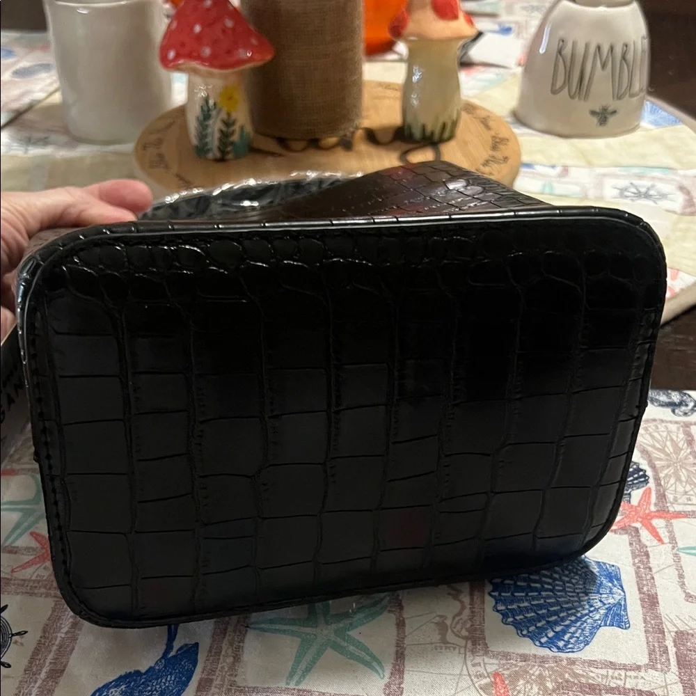 AOTA Black Croc-Embossed Handbag NWOT - Picture 4 of 6